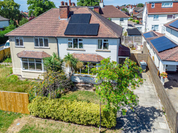 3 bed property, in Beaumont Avenue, £550,000