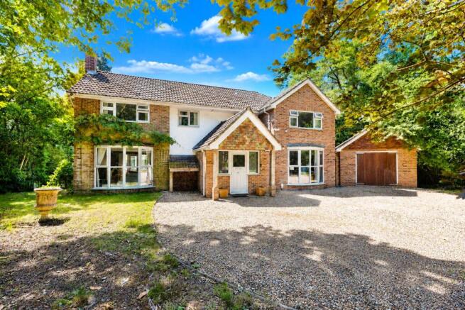 5 bed property, in Grayshott, £1,250,000