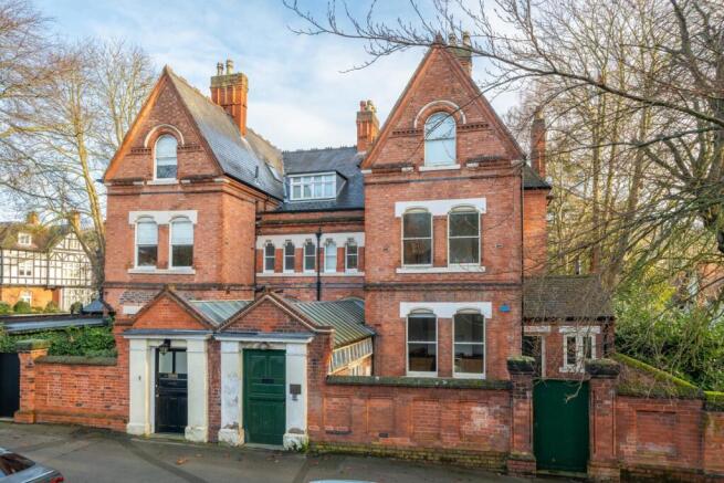 6 bed property, in Tattershall Drive, £995,000