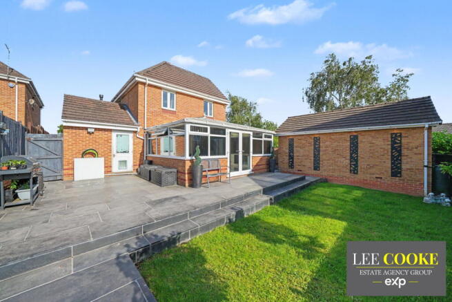 3 bed property, in Horseshoe Drive, £375,000