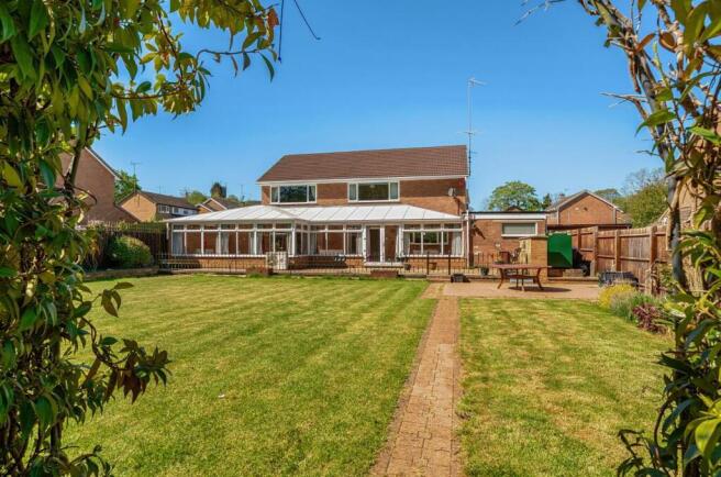 4 bed property, in The Glebe, £588,000