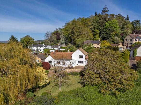 4 bed property, in Green Street, £750,000