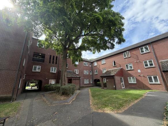 1 bed property, in Flat 142, £35,000
