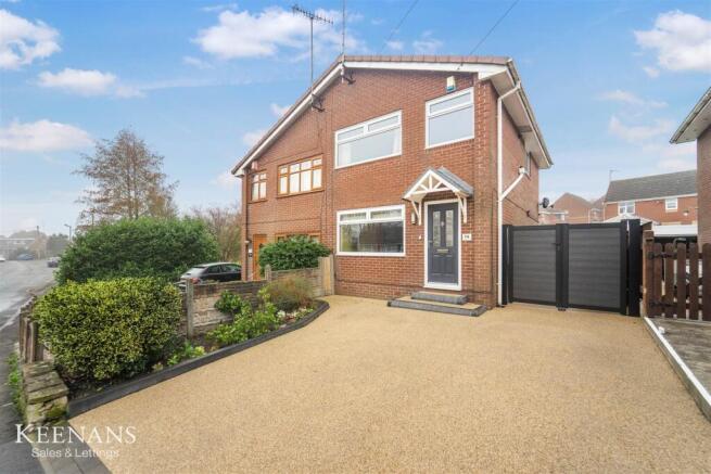 3 bed property, in Southwood Drive, £220,000