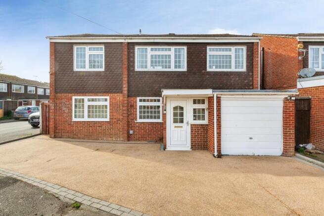 5 bed property, in Station Road, £675,000