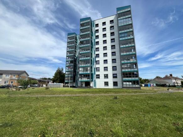 1 bed property, in Sterte Close, £70,000