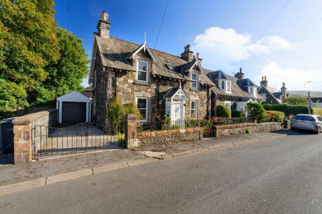 4 bed property, in 6 Cross Road, £370,000
