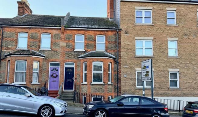 3 bed property, in Victoria Road, £220,000