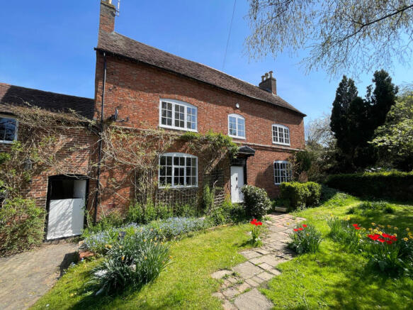 6 bed property, in Lower End, £1,000,000