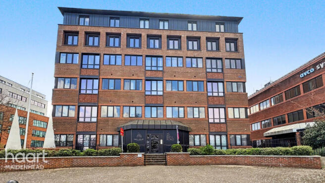 1 bed property, in Bath Road, £140,000