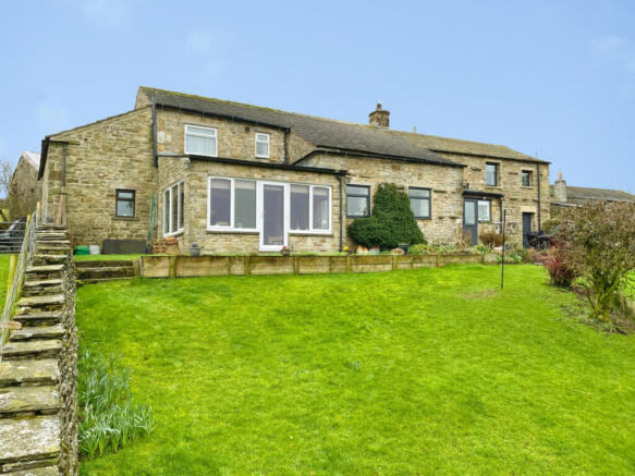 4 bed property, in Lowgate, £550,000