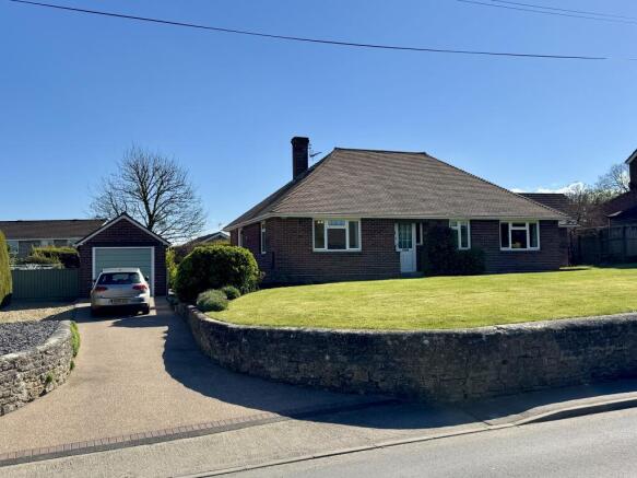 5 bed property, in Station Road, £500,000