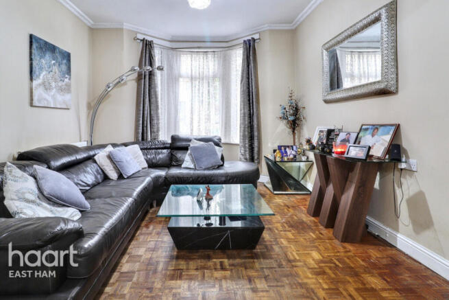 3 bed property, in Winter Avenue, £525,000