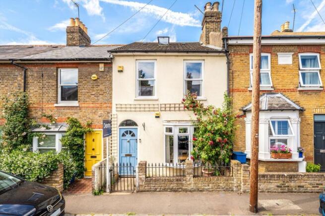 3 bed property, in Algar Road, £725,000