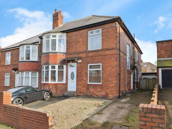2 bed property, in Ovington Grove, £85,000