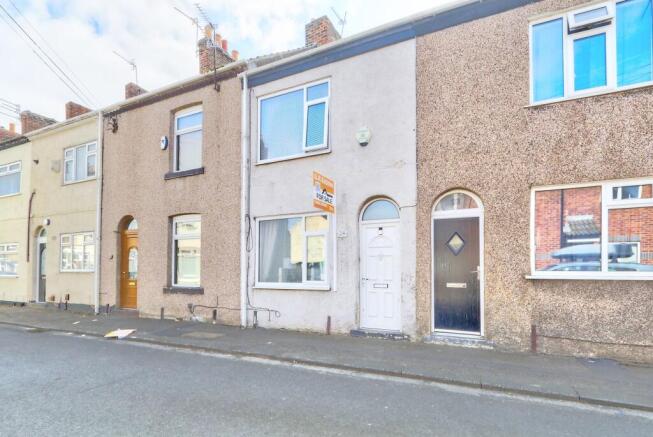 2 bed property, in South Street, £69,950