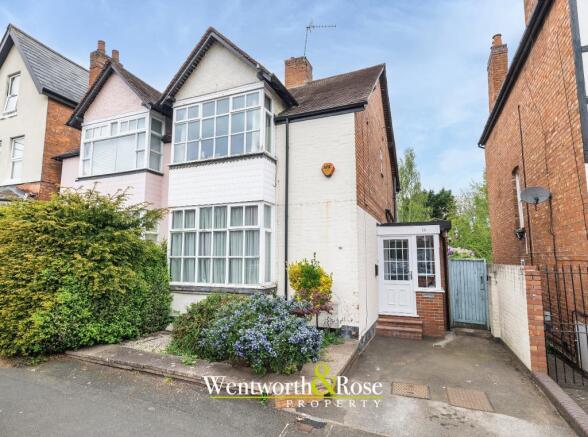 3 bed property, in Station Road, £580,000