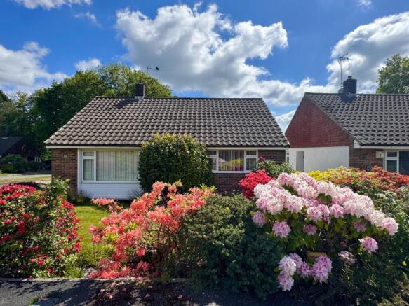 2 bed property, in High Cross Fields, £425,000