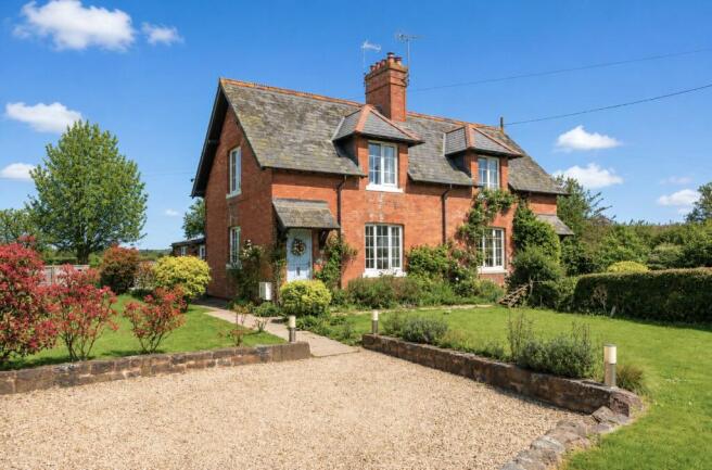 3 bed property, in Thorveton, £395,000