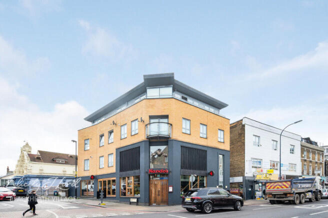 2 bed property, in Lee High Road, £350,000