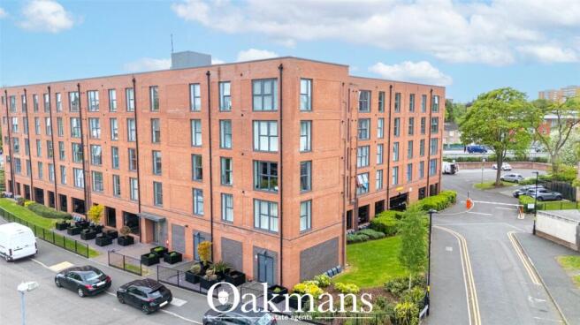 2 bed property, in St. Lukes Road, £175,000