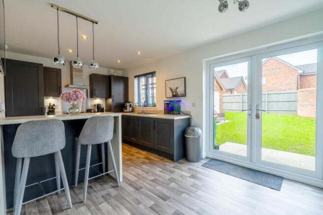 3 bed property, in Norshaw Crescent, £300,000