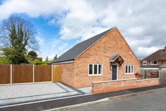2 bed property, in Holt Drive, £375,000