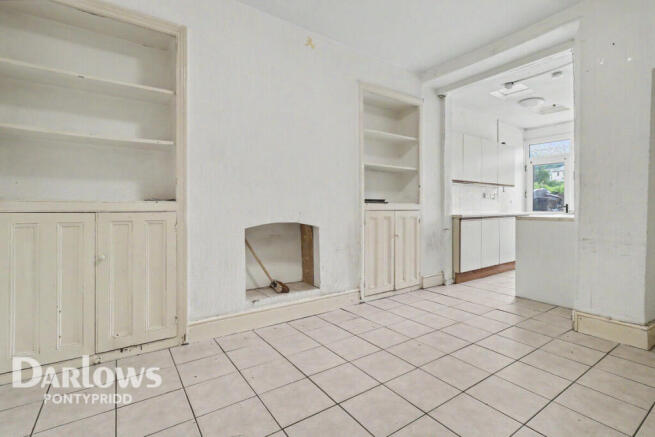 5 bed property, in Meadow Street, £130,000