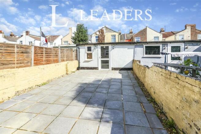 3 bed property, in Queens Road, £280,000