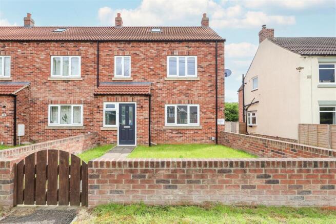 3 bed property, in School Terrace, £295,000