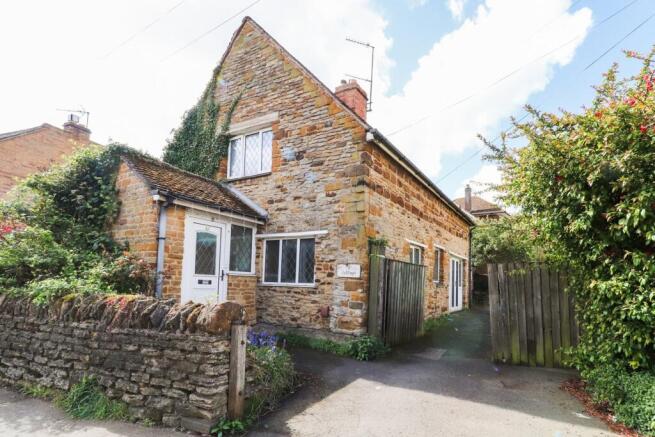 3 bed property, in Main Road, £325,000