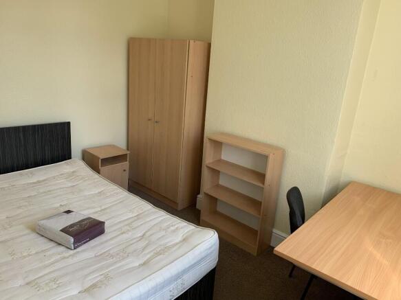 4 bed property, in Broad Street, £300,000