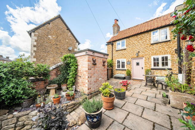 1 bed property, in Hideaway Cottage, £225,000