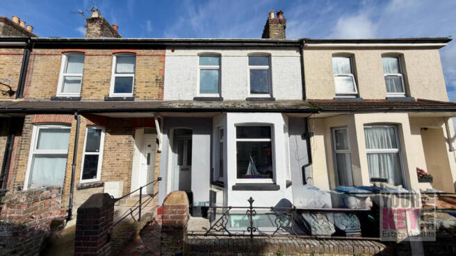 4 bed property, in Longfield Road, £250,000