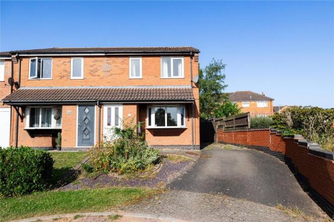 3 bed property, in Meadowsweet Close, £200,000