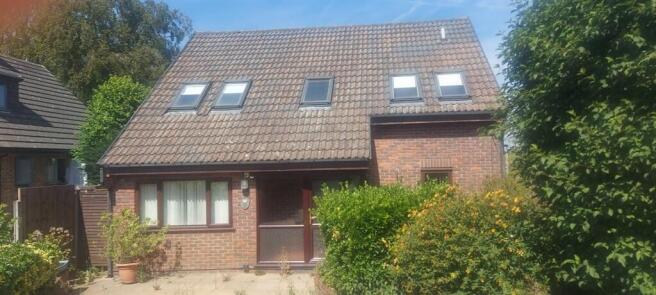 5 bed property, in Downe Avenue, £595,000