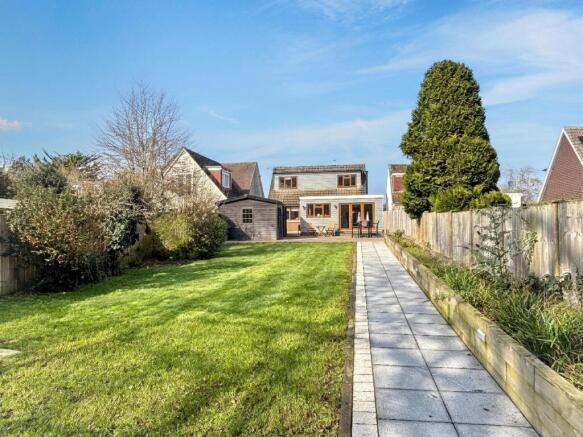 4 bed property, in Sandyhurst Lane, £575,000