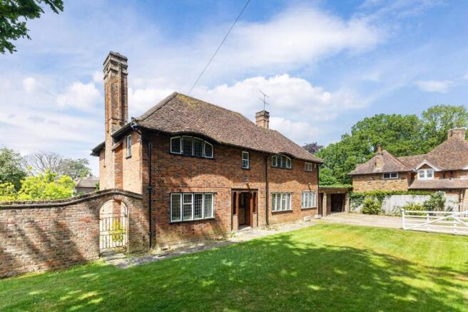 4 bed property, in West Common Grove, £1,795,000