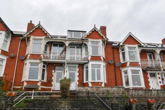 3 bed property, in Park Avenue, £285,000