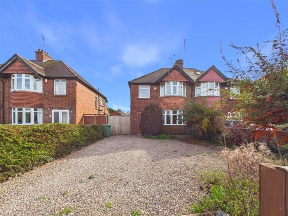 3 bed property, in Cheltenham Road, £300,000