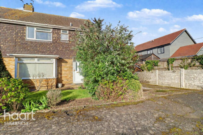 3 bed property, in Howard Close, £290,000