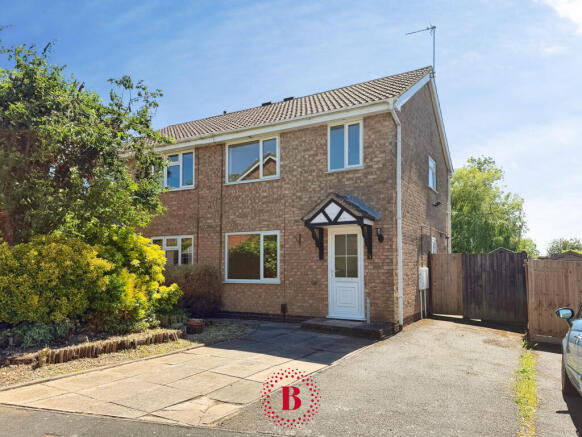 3 bed property, in Hawthorn Drive, £200,000