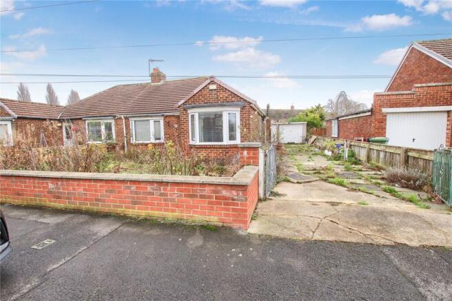 3 bed property, in Glamis Road, £135,000