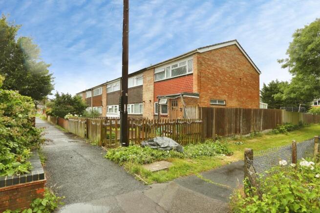3 bed property, in Park Walk, £250,000