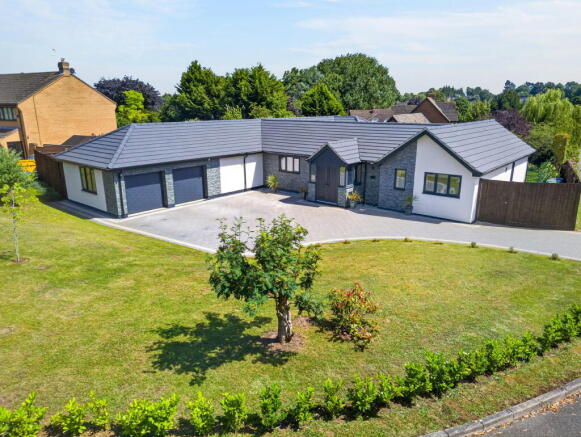 4 bed property, in White Delves, £795,000