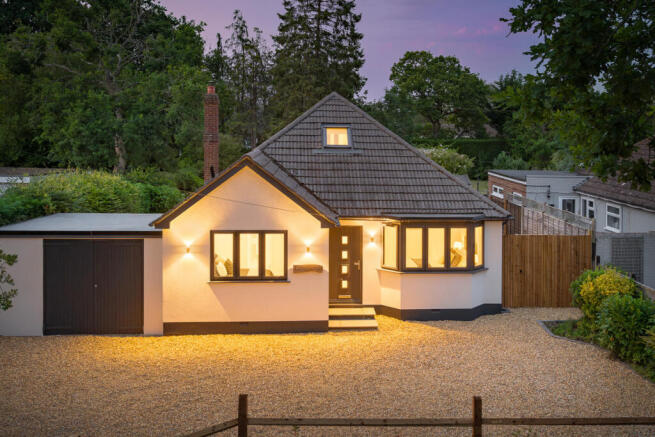 4 bed property, in Frogmore Road, £800,000