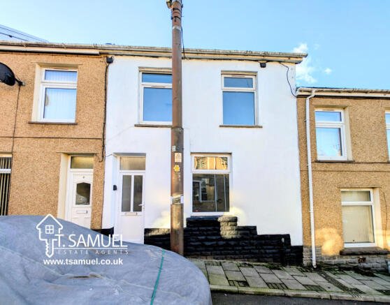 3 bed property, in Victoria Street, £124,500