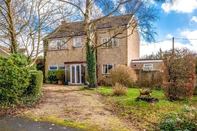 4 bed property, in Grange Park, £530,000