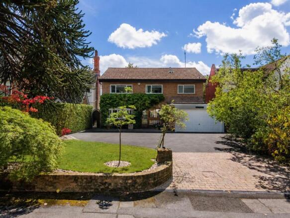5 bed property, in Alderbrook Road, £1,000,000