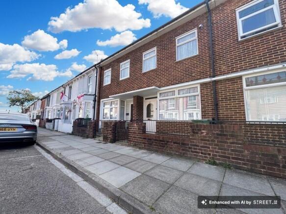 2 bed property, in Bath Road, £275,000